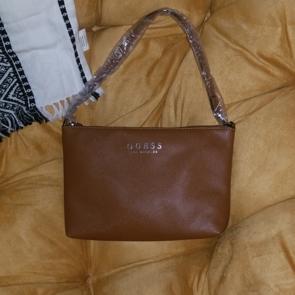 GUESS  Zip Purse Pouch